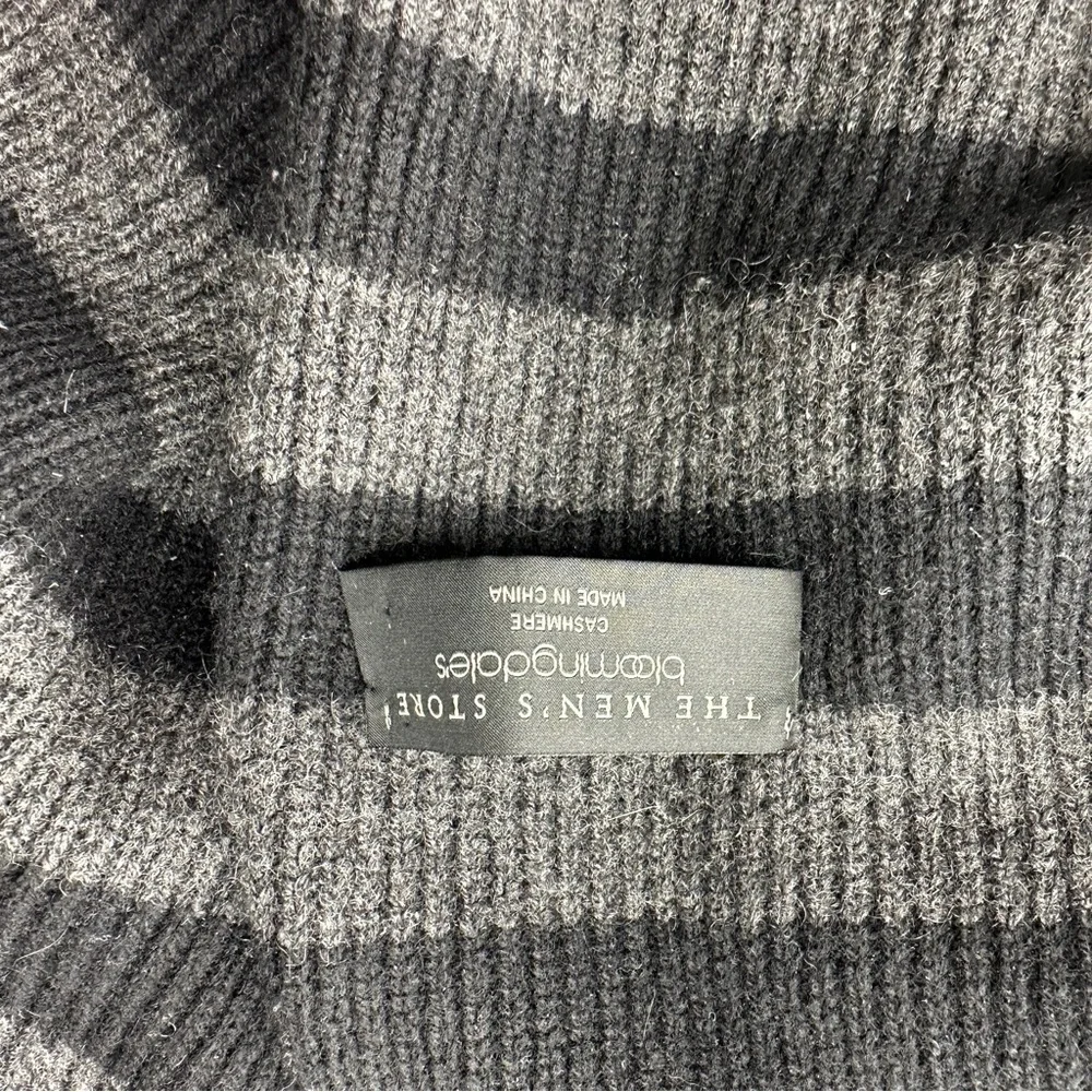 Cashmere Bloomingdales grey and black striped Scarf GUC